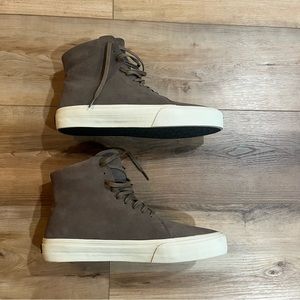 Brand new Cuatro high top suede shoes